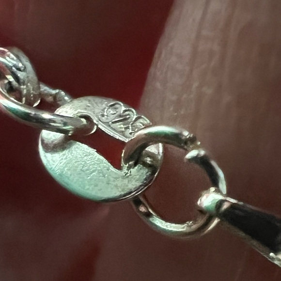 Larimar 925 pendant on 925 Sterling chain. Chain is 18” long and pendant is 1”. - Picture 6 of 6